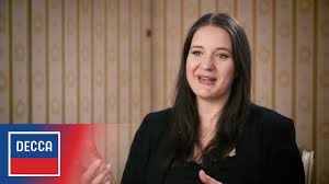 Soprano lise davidsen sings strauss's morgen! and an aria from verdi's un ballo in maschera in spectacular soprano lise davidsen sings excerpts from wagner's tannhäuser and strauss's ariadne. Lise Davidsen Introduces Strauss Four Last Songs Youtube