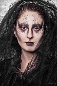 Halloween Hexe Kostum Und Schminke 30 Ideen Und Tipps Halloween Makeup Halloween Hexe Hexe Schminken
