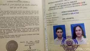 Apr 30, 2019 · buku nikah memiliki 4 lembar isi di dalamnya yang memuat data pengantin suami istri, dan pada halaman paling akhir nantinya akan di robek sebagai tanda bukti terima buku nikah sehingga jumlah lembaran pada buku ini pada saat diterima mempelai adalah buku dengan isi 3 lembar. 12 Gambar Buku Nikah 2019 Gani Gambar