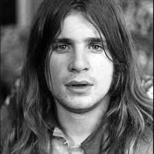 When I was at ACM in 04/05, I came across these sexy purple Cornford amps.  I believe it was Jamie Humphries who originally turned me onto them,  extolling the virtues of the