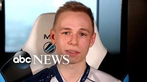 TOURING THE BEST GAMING HOUSE IN ESPORTS!