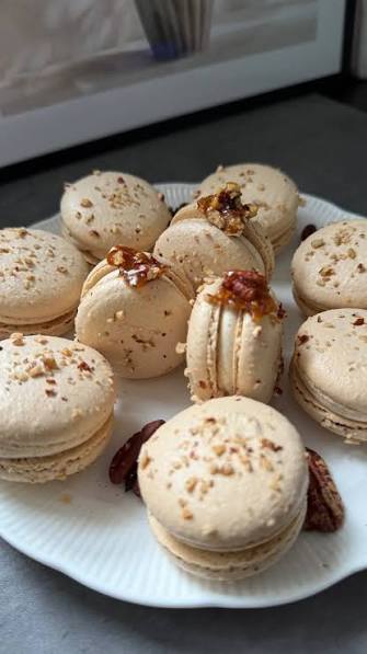 Macaronage technique step by step – folding almond flour into meringue