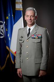 François gérard marie lecointre is a french army general serving as chief of the defence staff since 20 july 2017.1 as a captain, with lieutenant bruno heluin , as the company commanding officer. Biographie Du Cema