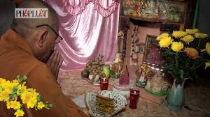 Thần tài và ông địa (nếu có) trước, sau đó vệ sinh các đồ thờ cúng, lau dọn ban thờ cho sạch sẽ. Plo Cach Bai Tri Lá»… Váº­t Cung Tháº§n Tai Thá»• Ä'á»‹a Youtube