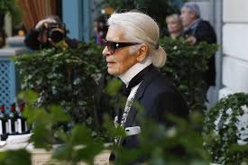 Karl lagerfeld sans ses lunettes. Parano Les Habitudes Farfelues De Karl Lagerfeld Pour Se Premunir Du Mauvais Sort Vsd