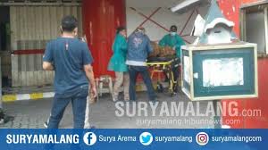 ~baby sitter bayi gaji : Tukang Becak Asal Lamongan Tewas Di Teras Minimarket Gresik Mulut Berbusa Hidung Berdarah Surya Malang