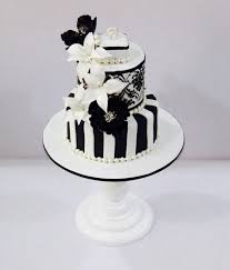 Black And White Signature Black And White Beauty Black And White Wedding Cake Black White Cakes White Wedding Cakes