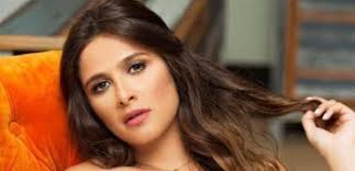 نشرت الفنانة ياسمين عبدالعزيز صوراً جديدة لمسلسها الجديد هربانة منها، وذلك بعد ساعات من حملة السخرية والهجوم الشديدة التي تعرضت لها ياسمين بتهمة اقتباس بوستر فيلم أجنبي split، وتنفيذه في مسلسلها الجديد، ويظهر الشخصيات التي ستؤديها ياسمين في. Ù…Ø§ Ø¹Ù„Ø§Ù‚Ø© Ø§Ù„Ø³Ø­Ø± Ø§Ù„Ø£Ø³ÙˆØ¯ Ø¨Ù…Ø±Ø¶ Ø§Ù„ÙÙ†Ø§Ù†Ø© ÙŠØ§Ø³Ù…ÙŠÙ† Ø¹Ø¨Ø¯ Ø§Ù„Ø¹Ø²ÙŠØ²