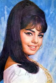 Mumtaz 60 S Bollywood Indian Actress Bollywood Hairstyles Indian Bollywood Actress Vintage Bollywood As a teenager she acted as an extra in vallah kya baat hai, stree and sehra in the early 1960s. pinterest