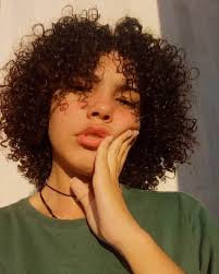 Nyc curls by carlos flores and curly world by lorraine massey are great products for short curly hairstyles. Top 20 Flawless Short Curly Hairstyles For Round Faces