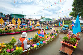 Floating Market Di Bangkok Ini Wajib Kamu Kunjungi Kearifan Lokal Yang Ada Di Indonesia Memang Tidak Jauh Berbeda Dengan Negar Bangkok Bangkok Thailand Hidup