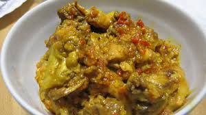 Hampir semua orang menyukai olahan dari bahan utama daging ayam ini. Ayam Rica Rica A Broken Road To