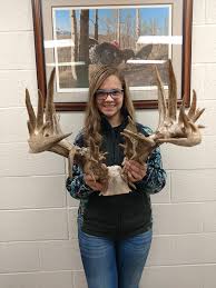 Садовый центр, сельскохозяйственная компания, садовник. 14 Year Old Kansas Girl Shoots World Record Breaking Buck Wbtw