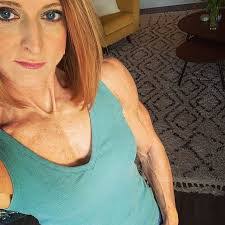 Laurie Buckley's Instagram, Twitter & Facebook