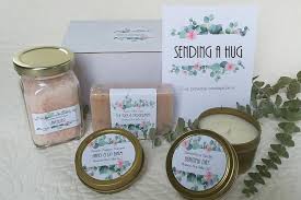 Offering a touching and thoughtful gift to the bereaved is a generous gesture that can really brighten their day. 11 Thoughtful Sympathy Gift Ideas To Support Your Friend Giftsxoxo