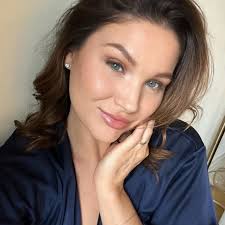 Who are Anora star Mikey Madison's parents, Tracy and Michael Rosberg? The  Oscar winner was raised by 2 psychologists, and her dad's love of Tarantino  and Scorsese helped inspire her passion for film