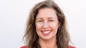 Is it better for parents to delay their child's schooling by a year?  Studies shed light