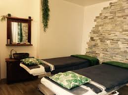 Spa, salon de bien être et de massage, spécialisé en phytocosmétique* sur avignon aroma bien etre est un spa spécialisé dans le bien être et le massage au coeur du centre ville d'avignon. Massage Spa Avignon Aroma Bien Etre