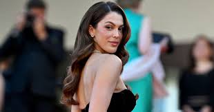 Iris Mittenaere choque (encore!) à la Fashion Week! Découvrez pourquoi! - Imagen principal del artículo