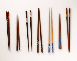 Place first chopstick between pointer finger and thumb; How To Use Chopsticks ãŠç®¸ã®ä½¿ã„æ–¹ Chopstick Chronicles
