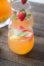Cocktail Rezepte Fruhling Limoncello Spritz Erdbeeren Mango Sangria Kirschlimonade Limoncello Rezept
