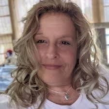 Stephanie Ouellette's Instagram, Twitter & Facebook