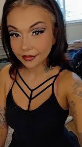 What makes you go more feral? 👍🏻 for hoodie Edward ❤️ for hungry Edward