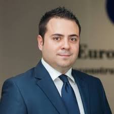 Learn about the Mentors helping entrepreneurs in our program