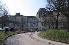 August 1464 in todi, umbrien), war ein schon zu lebzeiten berühmter, universal gebildeter deutscher philosoph, theologe, kardinal und mathematiker.er gehörte zu den ersten deutschen humanisten in der epoche des übergangs zwischen spätmittelalter und. Besuch Im Nikolaus Cusanus Haus Japaner Und Anthroposophie Birkach Stuttgarter Zeitung