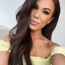 Jayne Connell's Instagram, Twitter & Facebook