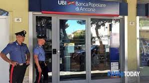 Dall'unione di banco popolare e bpm nasce una realtà unica, al servizio del territorio, delle aziende e delle persone. Dopo La Rapina Fuggono In Taxi Caccia A Uno Dei Malviventi