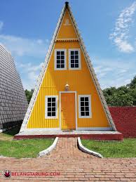 Jadi galeri desain rumah minimalis modern atap segitiga. Menginap Di Rumah Warna Warni Masbro Village Homestay Boutique Melaka Some Bullet For Your Head