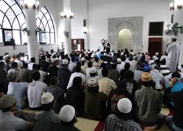 Sidang jumaat yang dikasihi allah swt. Edisi 20 Teks Khutbah Jumat Terbaru Cinta Dunia Namun Takut Mati
