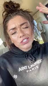 Tabatha Blake's Instagram, Twitter & Facebook