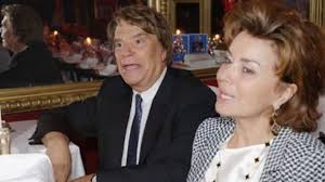 Bernard tapie dit comprendre comment la société, aujourd'hui, oblige chacun à chercher la richesse, car le bonheur n'existe plus sans cette richesse. Bernard Tapie Ce Drame Peu Connu Qu A Traverse L Homme D Affaires Durant Sa Jeunesse