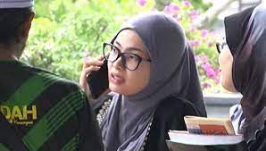 She was fined by the sessions court in melaka on sept 27 for running a private dental clinic which was not registered under section 27 of the private healthcare facilities. Social Media Users Slam Unrepentant Bogus Dentist Malaysians Must Know The Truth
