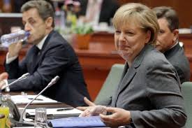 Verbo transitivo e intransitivo investir, acometer, atacar com fúria. Sarkozy Vuelve A Arremeter Contra Reding Por Insultar A Francia Union Europea Elmundo Es