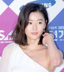 What makes this hairstyle so edgy is the difference in the length of hair near the jawline if you have wavy hair, the type of comb depends on which texture your hair is leaning more towards. Korean Shoulder Length Hairstyles 2016 Novocom Top