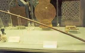 Fir'aun segera menyusul dengan pasukan berkudanya. Gambar Ular Nabi Musa