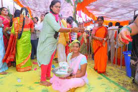 Photos: దేవుడి సాక్షిగా తాళి కట్టుకున్న హిజ్రాలు | See image gallery of  Transgenders or Hijras marriage at Vemulawada temple