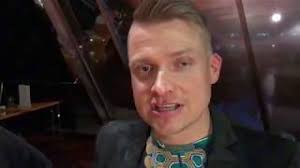 Legendaarisen ohjelman jaksoissa kisaa aina kaksi pariskuntaa, joista toinen on julkisuudesta tuttu. Henkka Potkonen Perhearjessa On Valilla Haasteita Youtube