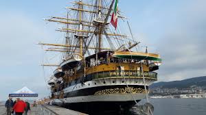 Oggi la nave scuola amerigo vespucci festeggia i suoi primi 90 di attività dal giorno del varo che avvenne il 22 febbraio del 1931 presso gli stabilimenti nautici fiore all'occhiello della marina militare, nave amerigo vespucci, dalla sua entrata in servizio ha svolto ogni anno attività addestrativa, ad. Nave Vespucci Presentato A Trieste Il Calendario 2020 Della Marina Militare Trieste News