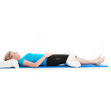 What Is The Proper Lying Position If You Sleep On Your Back Keep A Pillow Under Your Knees Postures Pillows Sleep Pattern