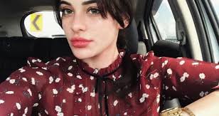 Sewot, ia malah menyindir seleb ibu kota yang berorientasi uang dan penuh. Kenangan Pahit Masa Kecil Nora Alexandra Dianiaya Orang Terdekat Kepala Diinjak Saat Salat