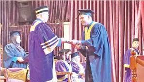 Universiti teknologi mara (uitm) 40450 shah alam, selangor darul ehsan malaysia. 641 Uitm Graduates Receive Their Scrolls Pressreader