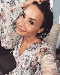 Demi Lovato's Freckles, No-Makeup Selfies: Pics