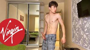 Ado essayant de se relaxer par lorgasme après la fac