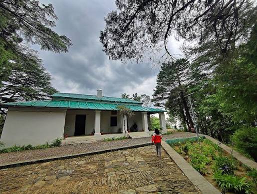 Dak Bungalow, India, c.1875— A solitary colonial rest house, one of thousands built across British India to serve the dak (postal) network. Constructed of brick and lime plaster with a high-pitched, tiled