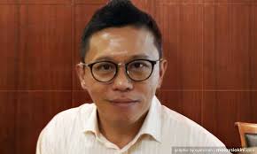 4 Angkat Sumpah Anggota Dewan Negara Myberita Hokaloh News Negara News Round Glass