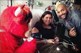 Bulls Boozer Celebrates The Holidays With Kids And Families At Lurie Children S Hospital Childrens Hospital Benny The Bull Holidays With Kids